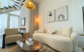 2Br Masdar City - Serene Eco Stay With Pool