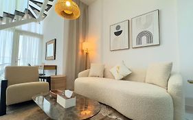 Serene 2Br Eco Retreat - Chic Masdar Stay